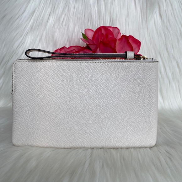 Coach Large Corner Zip Wristlet Color Chalk - Picture 11 of 14